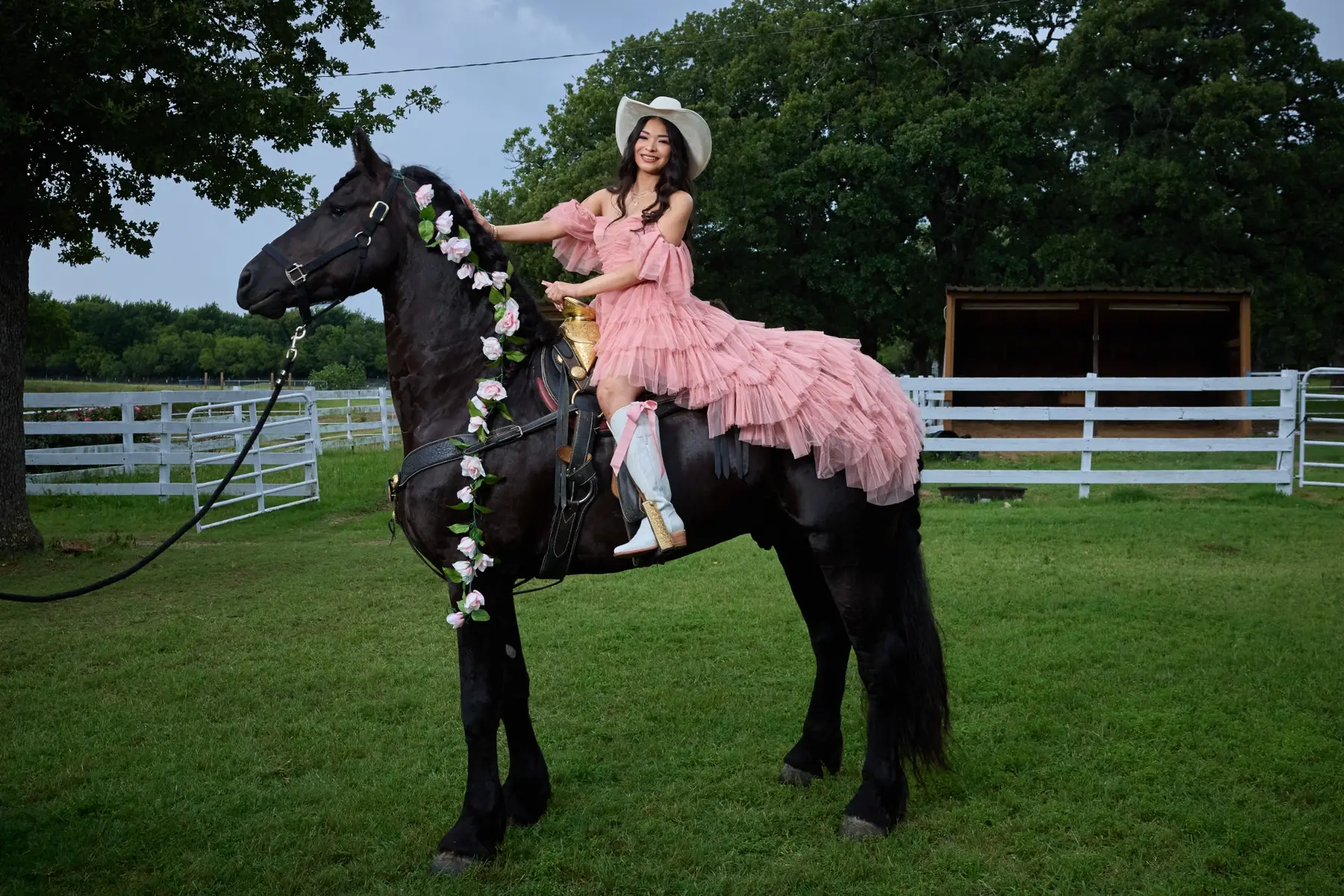 Jordanka montando su caballo